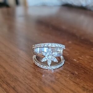 Elegant sterling Silver Floral Ring